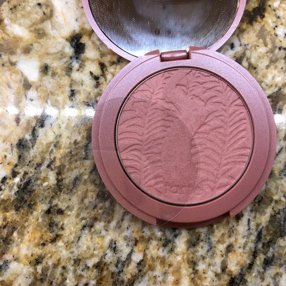 Tarte blush in shade exposed. Still has box usedx2 - Picture 3 of 5
